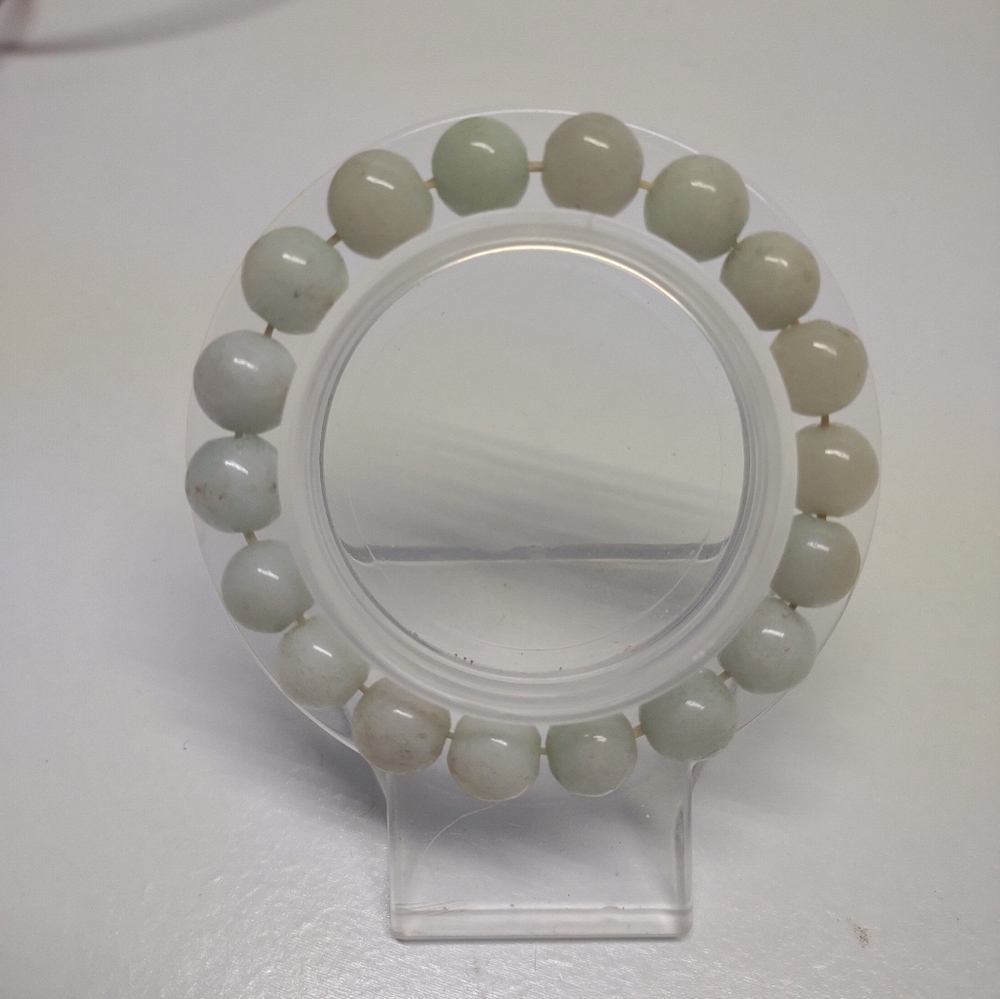 Jadeite bead bracelet